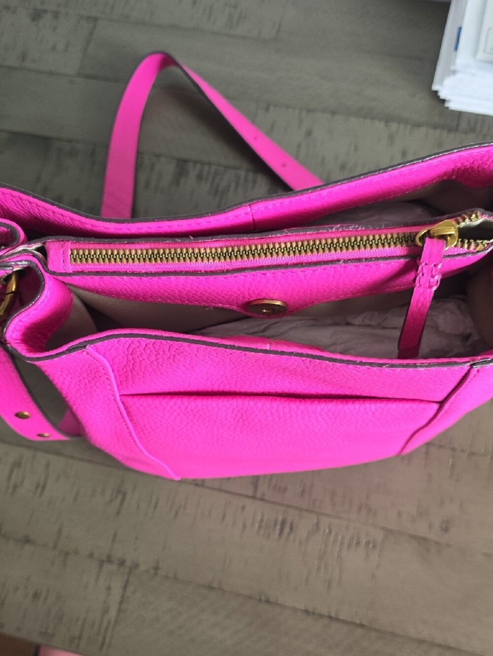 AMERICAN LEATHER CO Bright Pink Leather Crossbody Bag - Picture 4 of 11